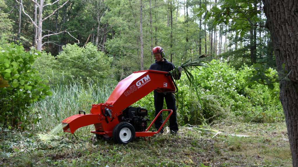 Jarno using woodchipper